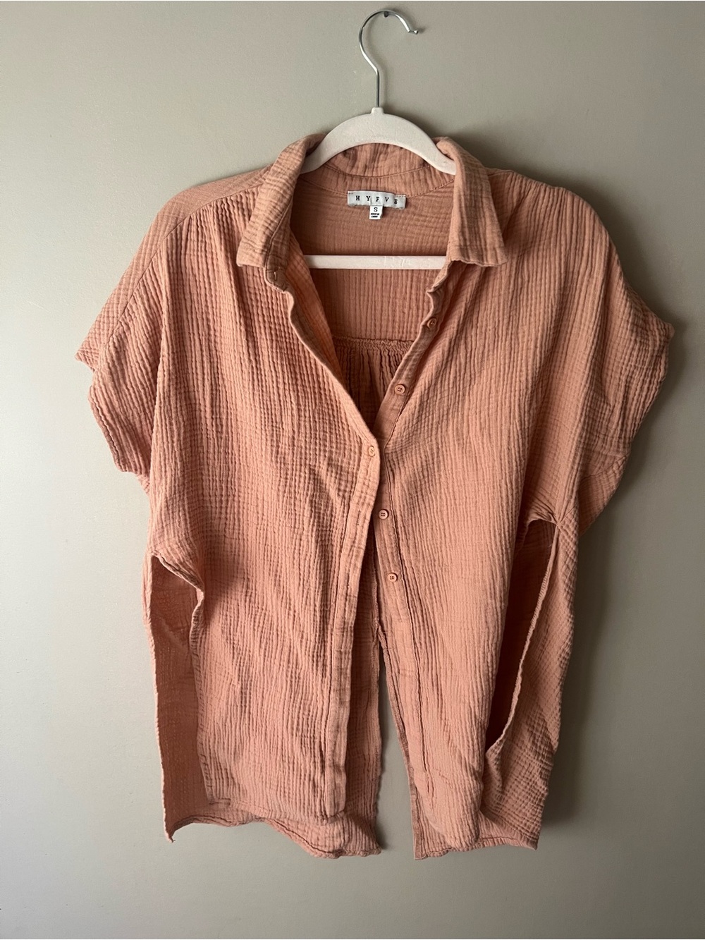 HYFVE Women's Button-Front Short Sleeve Shirt in Peach